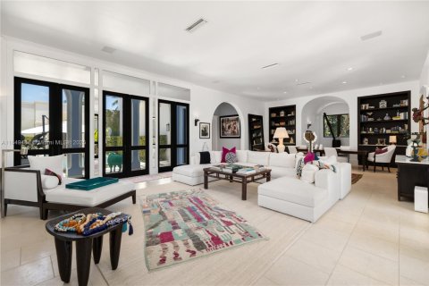 House in Miami Beach, Florida 5 bedrooms, 586.77 sq.m. № 1893327 - photo 5
