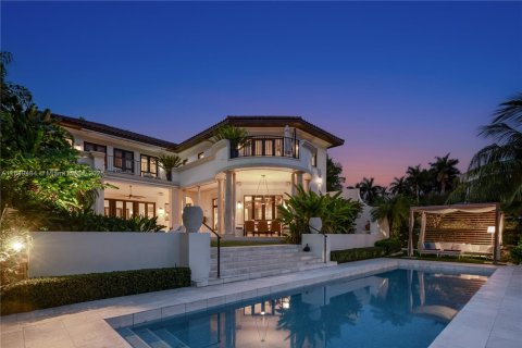 House in Miami Beach, Florida 5 bedrooms, 586.77 sq.m. № 1893327 - photo 3