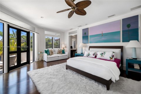 House in Miami Beach, Florida 5 bedrooms, 586.77 sq.m. № 1893327 - photo 12
