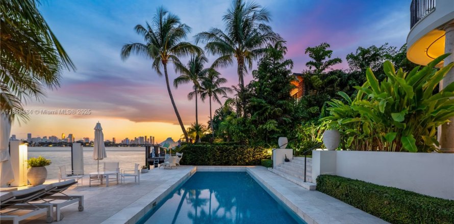 House in Miami Beach, Florida 5 bedrooms, 586.77 sq.m. № 1893327