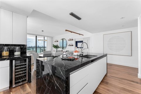 Condominio en venta en Miami, Florida, 4 dormitorios, 254.83 m2 № 1415297 - foto 14