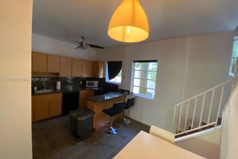 Condominio en alquiler en Miami Beach, Florida, 2 dormitorios, 89.93 m2 № 1969344 - foto 16