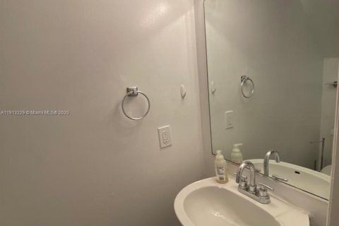 Condominio en alquiler en Miami Beach, Florida, 2 dormitorios, 89.93 m2 № 1969344 - foto 7