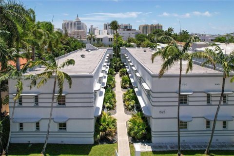 Condominio en alquiler en Miami Beach, Florida, 2 dormitorios, 89.93 m2 № 1969344 - foto 1