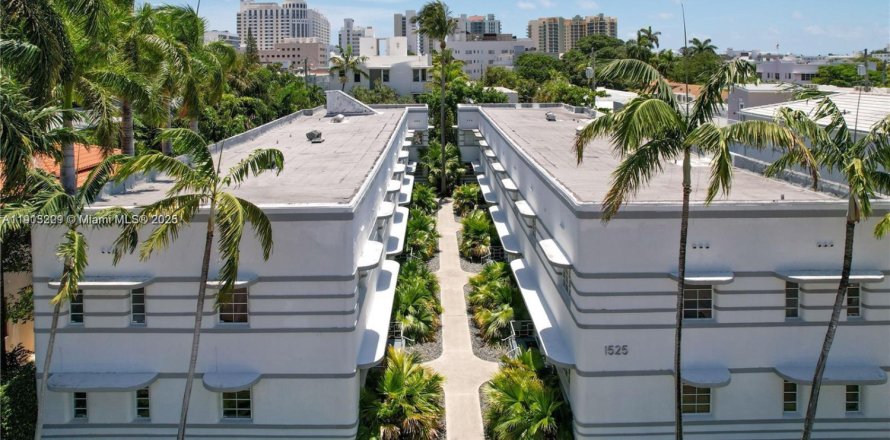 Condominio en Miami Beach, Florida, 2 dormitorios № 1969344