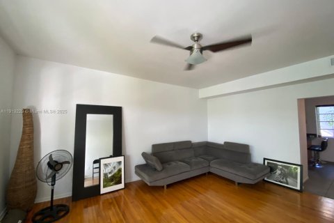 Condominio en alquiler en Miami Beach, Florida, 2 dormitorios, 89.93 m2 № 1969344 - foto 5