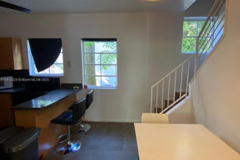 Condominio en alquiler en Miami Beach, Florida, 2 dormitorios, 89.93 m2 № 1969344 - foto 3