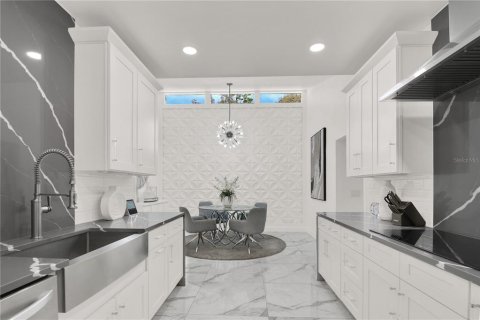 House in Tarpon Springs, Florida 5 bedrooms, 371.7 sq.m. № 1650183 - photo 9