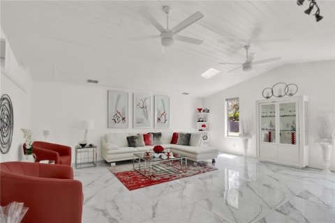 House in Tarpon Springs, Florida 5 bedrooms, 371.7 sq.m. № 1650183 - photo 22