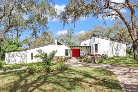 House in Tarpon Springs, Florida 5 bedrooms, 371.7 sq.m. № 1650183 - photo 1