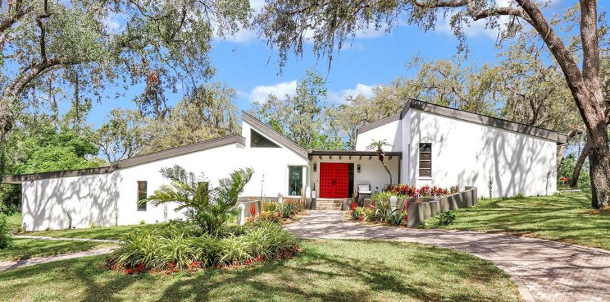 House in Tarpon Springs, Florida 5 bedrooms, 371.7 sq.m. № 1650183