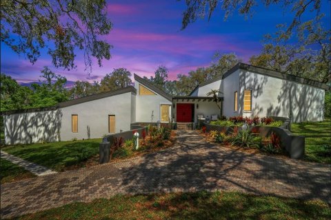House in Tarpon Springs, Florida 5 bedrooms, 371.7 sq.m. № 1650183 - photo 2