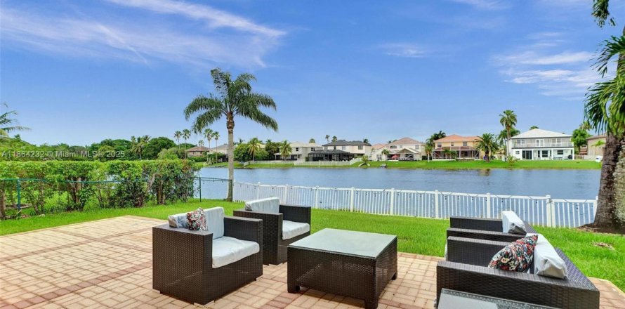 Villa ou maison à Miramar, Floride 4 chambres, 157 m2 № 1891169