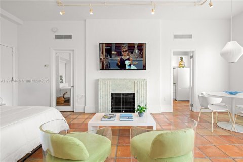 Condominio en venta en Miami Beach, Florida, 50.63 m2 № 1863595 - foto 11