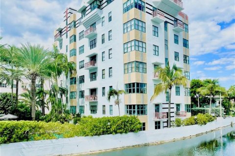 Condominio en venta en Miami Beach, Florida, 50.63 m2 № 1863595 - foto 29