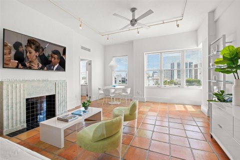Condominio en venta en Miami Beach, Florida, 50.63 m2 № 1863595 - foto 24
