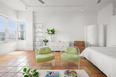 Condominio en venta en Miami Beach, Florida, 50.63 m2 № 1863595 - foto 2