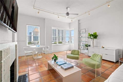 Condominio en venta en Miami Beach, Florida, 50.63 m2 № 1863595 - foto 25