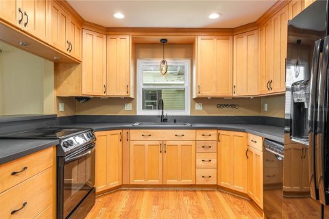 House in Winter Haven, Florida 3 bedrooms, 204.01 sq.m. № 1813599 - photo 9