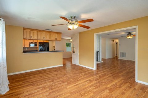 House in Winter Haven, Florida 3 bedrooms, 204.01 sq.m. № 1813599 - photo 7