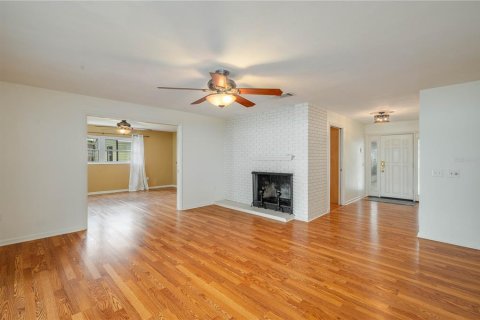 House in Winter Haven, Florida 3 bedrooms, 204.01 sq.m. № 1813599 - photo 4