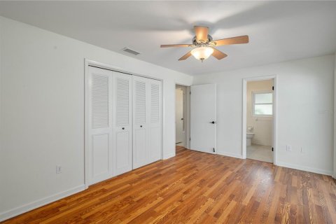 House in Winter Haven, Florida 3 bedrooms, 204.01 sq.m. № 1813599 - photo 15
