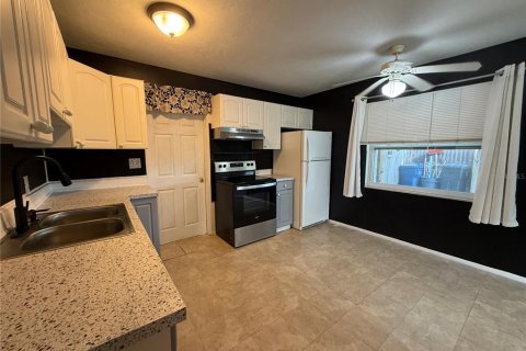 Villa ou maison à louer à Bradenton, Floride: 2 chambres, 105.63 m2 № 2142440 - photo 8