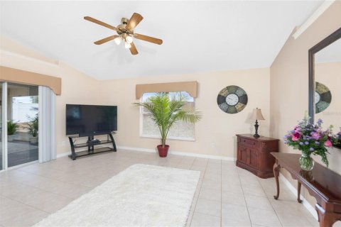 House in Eustis, Florida 3 bedrooms, 156.45 sq.m. № 1527153 - photo 16