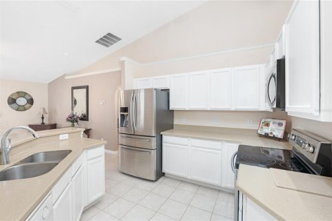 House in Eustis, Florida 3 bedrooms, 156.45 sq.m. № 1527153 - photo 18