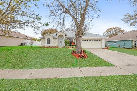 House in Eustis, Florida 3 bedrooms, 156.45 sq.m. № 1527153 - photo 8