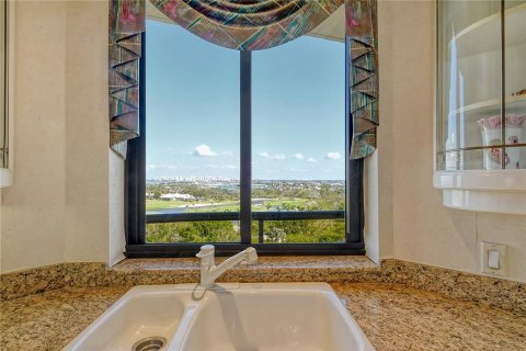 Condo in Longboat Key, Florida, 2 bedrooms № 2142524 - photo 23