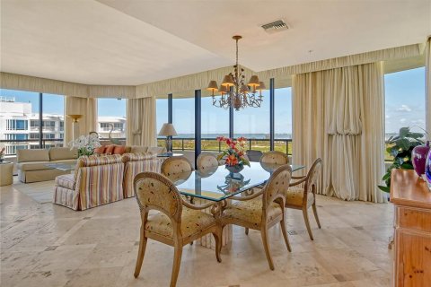 Condo in Longboat Key, Florida, 2 bedrooms № 2142524 - photo 18