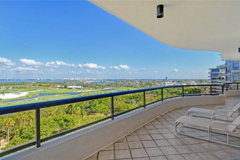 Condo in Longboat Key, Florida, 2 bedrooms № 2142524 - photo 12