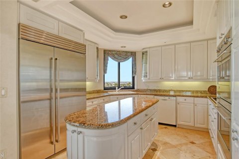 Condo in Longboat Key, Florida, 2 bedrooms № 2142524 - photo 21