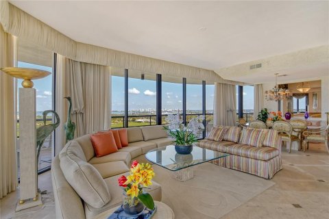 Condo in Longboat Key, Florida, 2 bedrooms № 2142524 - photo 15