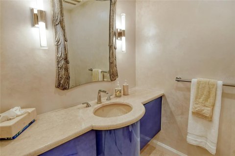 Condo in Longboat Key, Florida, 2 bedrooms № 2142524 - photo 25