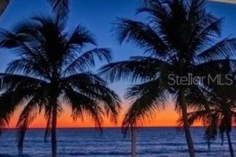 Condo in Longboat Key, Florida, 2 bedrooms № 2142524 - photo 9