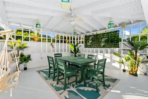 Villa ou maison à vendre à West Palm Beach, Floride: 5 chambres, 254.55 m2 № 2431289 - photo 10
