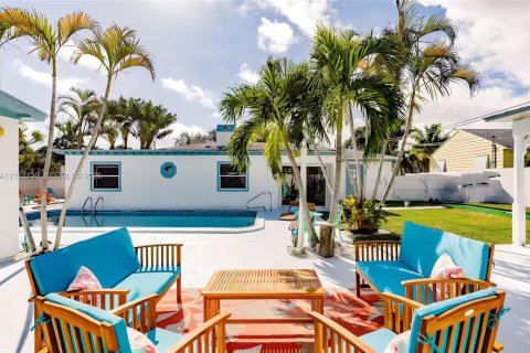 Villa ou maison à vendre à West Palm Beach, Floride: 5 chambres, 254.55 m2 № 2431289 - photo 8