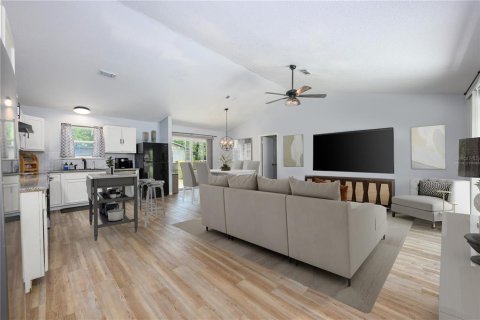 House in South Daytona, Florida 3 bedrooms, 118.17 sq.m. № 1637321 - photo 8