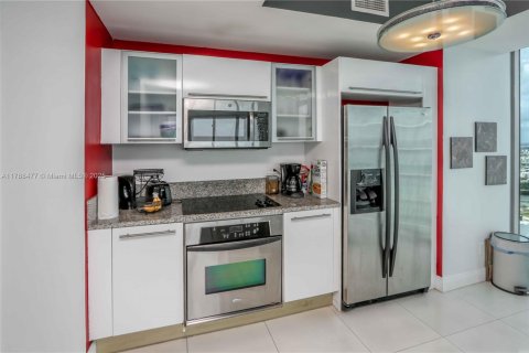 Condo in Miami, Florida, 2 bedrooms  № 1645157 - photo 11
