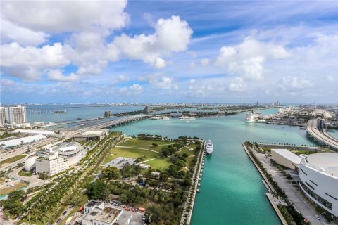 Condo in Miami, Florida, 2 bedrooms  № 1645157 - photo 1