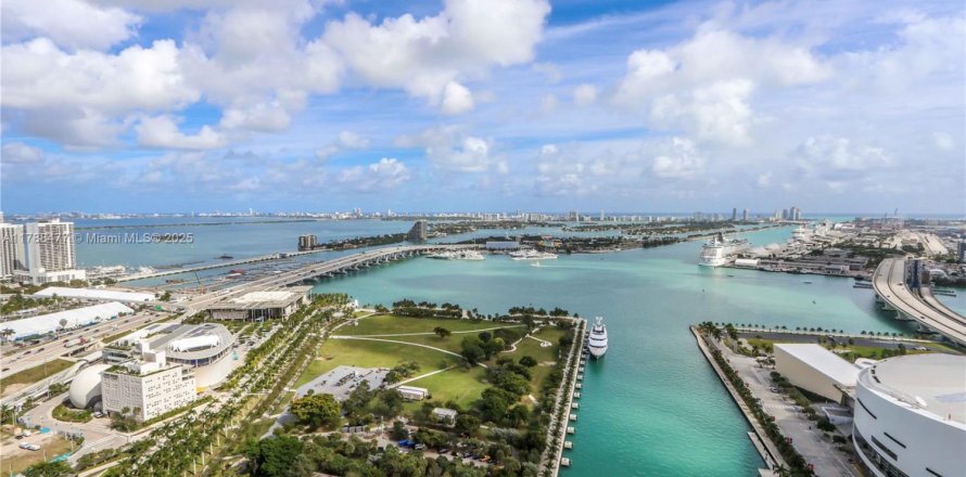 Condo in Miami, Florida, 2 bedrooms № 1645157