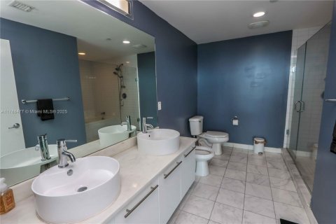 Condo in Miami, Florida, 2 bedrooms  № 1645157 - photo 19