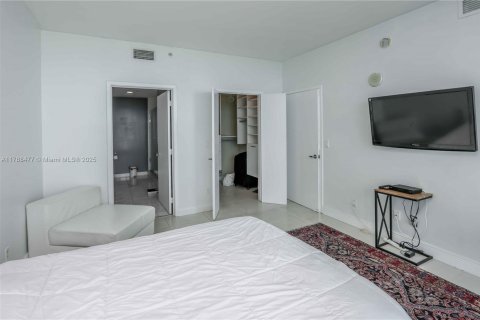 Condo in Miami, Florida, 2 bedrooms  № 1645157 - photo 17