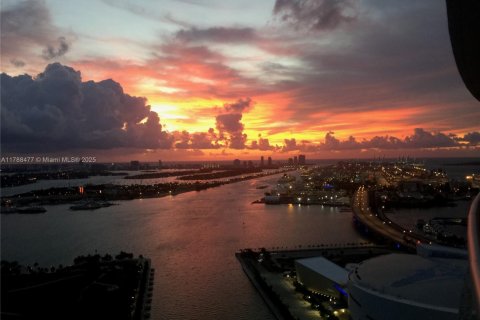 Condo in Miami, Florida, 2 bedrooms  № 1645157 - photo 4