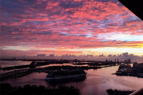 Condo in Miami, Florida, 2 bedrooms  № 1645157 - photo 5