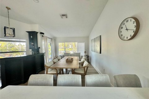 Villa ou maison à vendre à Pembroke Pines, Floride: 3 chambres, 193.61 m2 № 2333673 - photo 16
