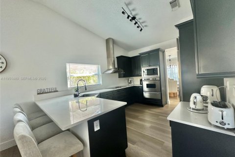 Villa ou maison à vendre à Pembroke Pines, Floride: 3 chambres, 193.61 m2 № 2333673 - photo 9