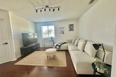 Villa ou maison à vendre à Pembroke Pines, Floride: 3 chambres, 193.61 m2 № 2333673 - photo 21